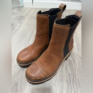 Sorel Joan Chelsea boot